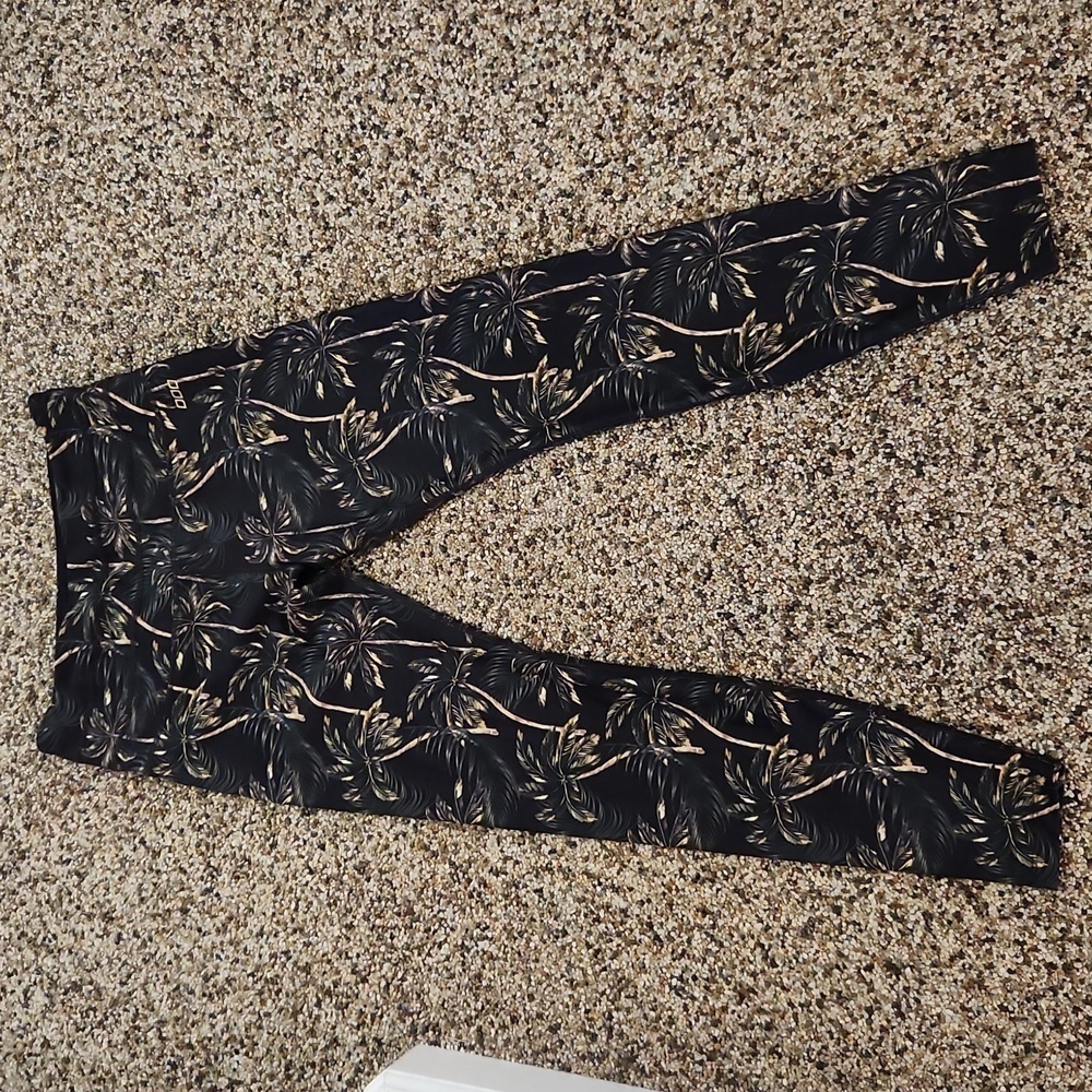 Lorna Jane, size medium, palm tree leggings